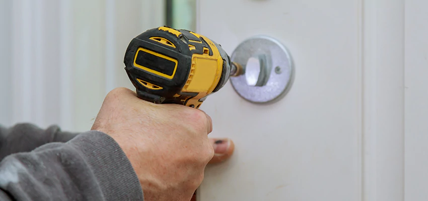 Street Locksmith For Smart Lock Repair in Dunedin, FL